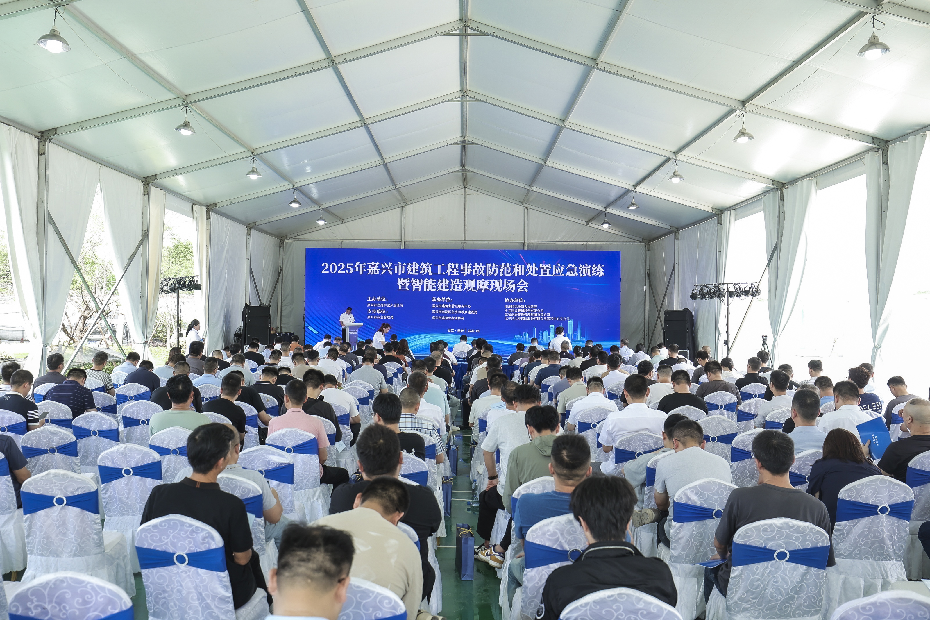 2025年嘉兴市建筑工程事故防范和处置应急演练暨智能建造观摩现场会成功举办